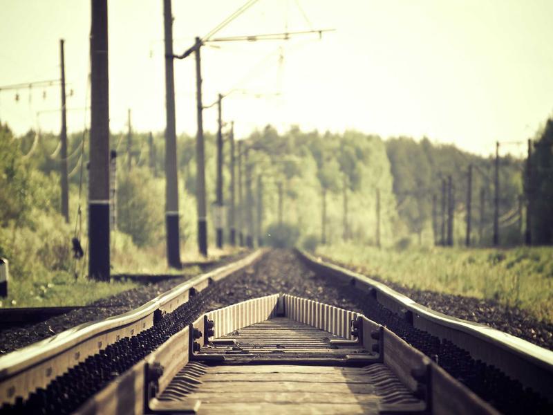 精致穷<br>ntbhmwh.cn 几千块的耳机几百块的饭
